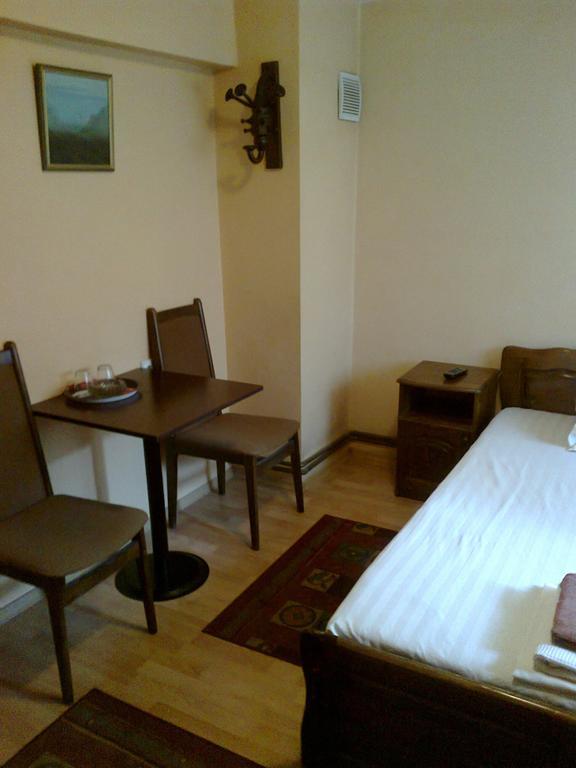 Family Hotel "May" Petrich  Room photo